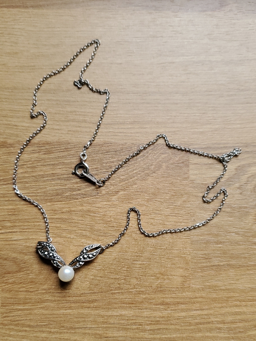 Classic Avon Silver Tone Marcasite Wings & Faux Pearl Pendant Necklace 26"